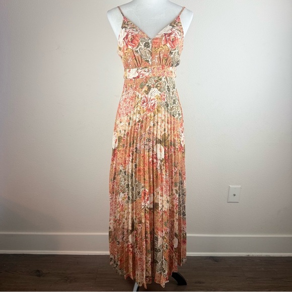 NWT Jessica Simpson Women’s Floral Pleated Maxi Dress Spaghetti Straps XS - Picture 2 of 9